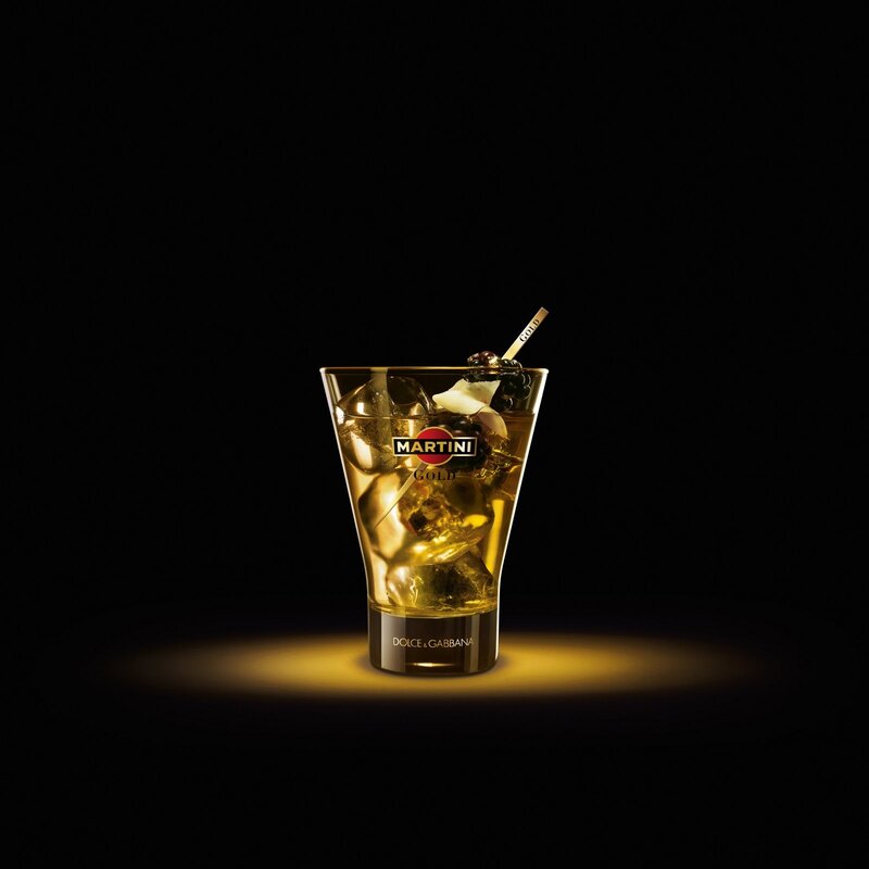 Martini Gold Cocktail — Dramatic