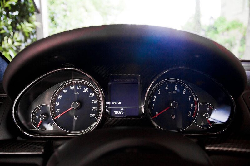 Maserati Dashboard — Black, Calm