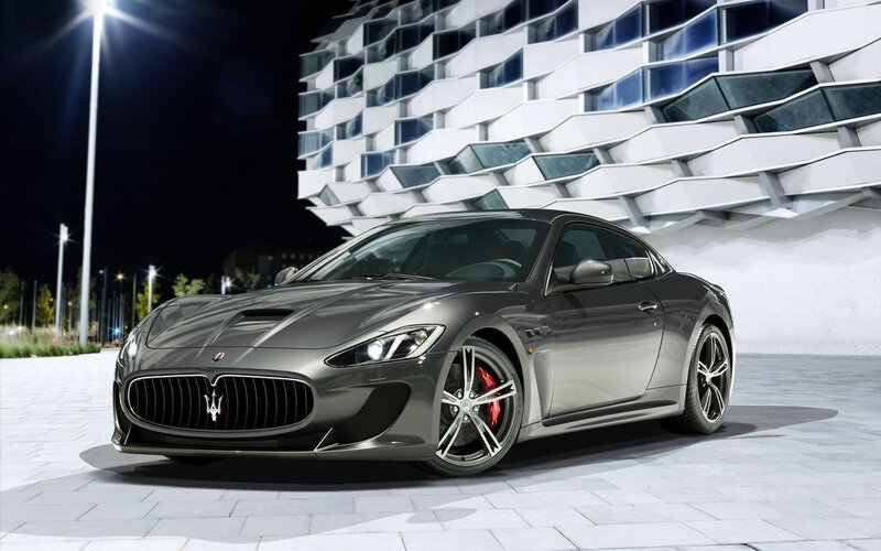 Maserati GranTurismo at night