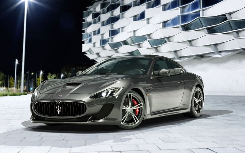 Maserati GranTurismo at night