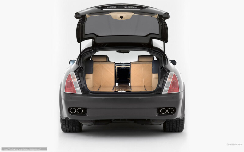 Maserati GranTurismo trunk view
