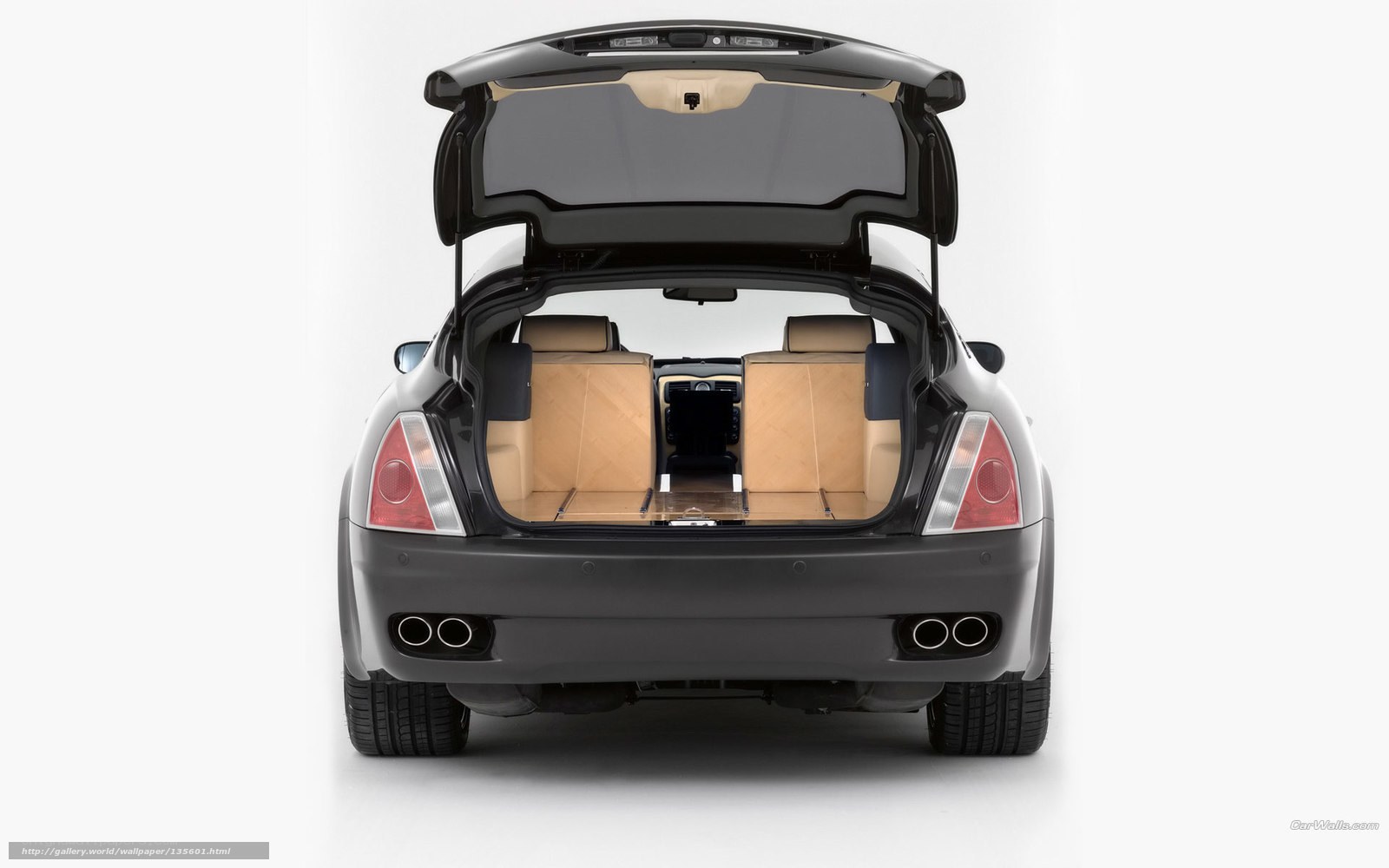 Maserati GranTurismo trunk view