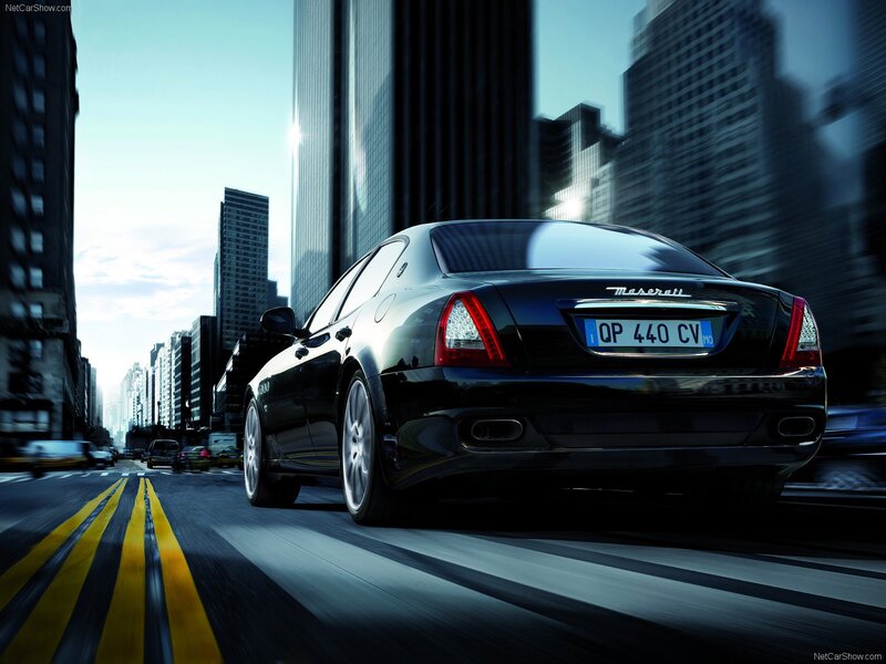 Maserati Quattroporte in city