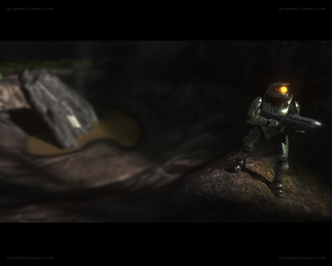 Master Chief in dark cave