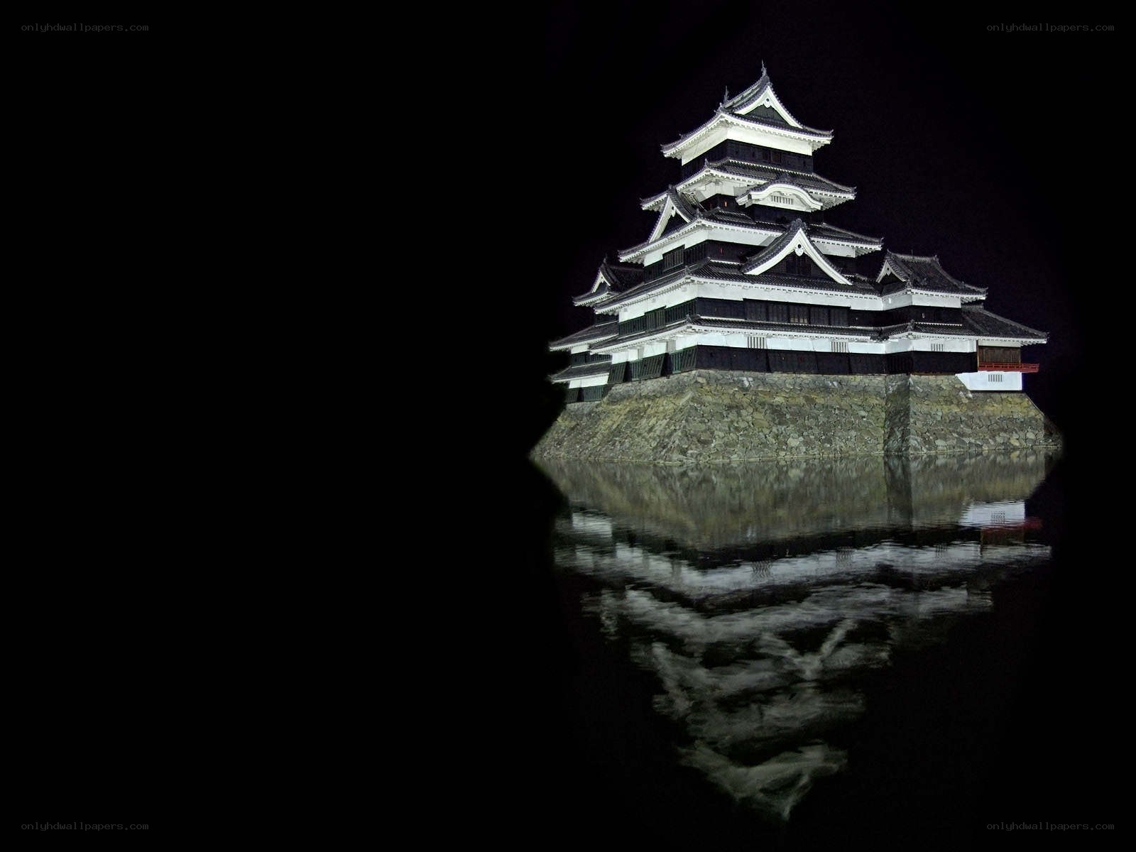 Matsumoto Castle at night