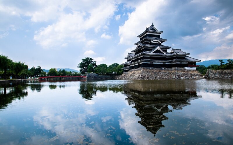 Matsumoto Castle reflection