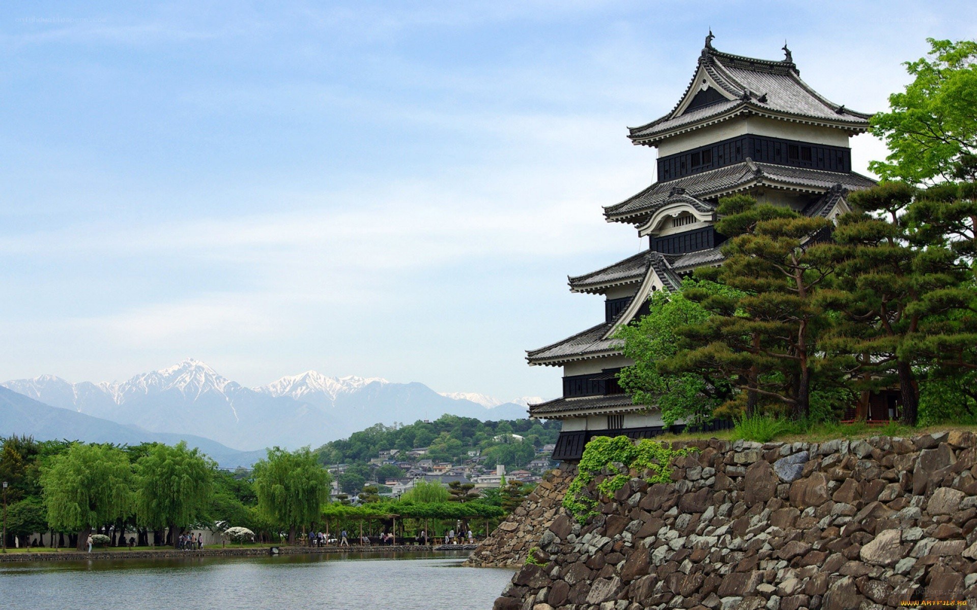 Matsumoto Castle with mountains