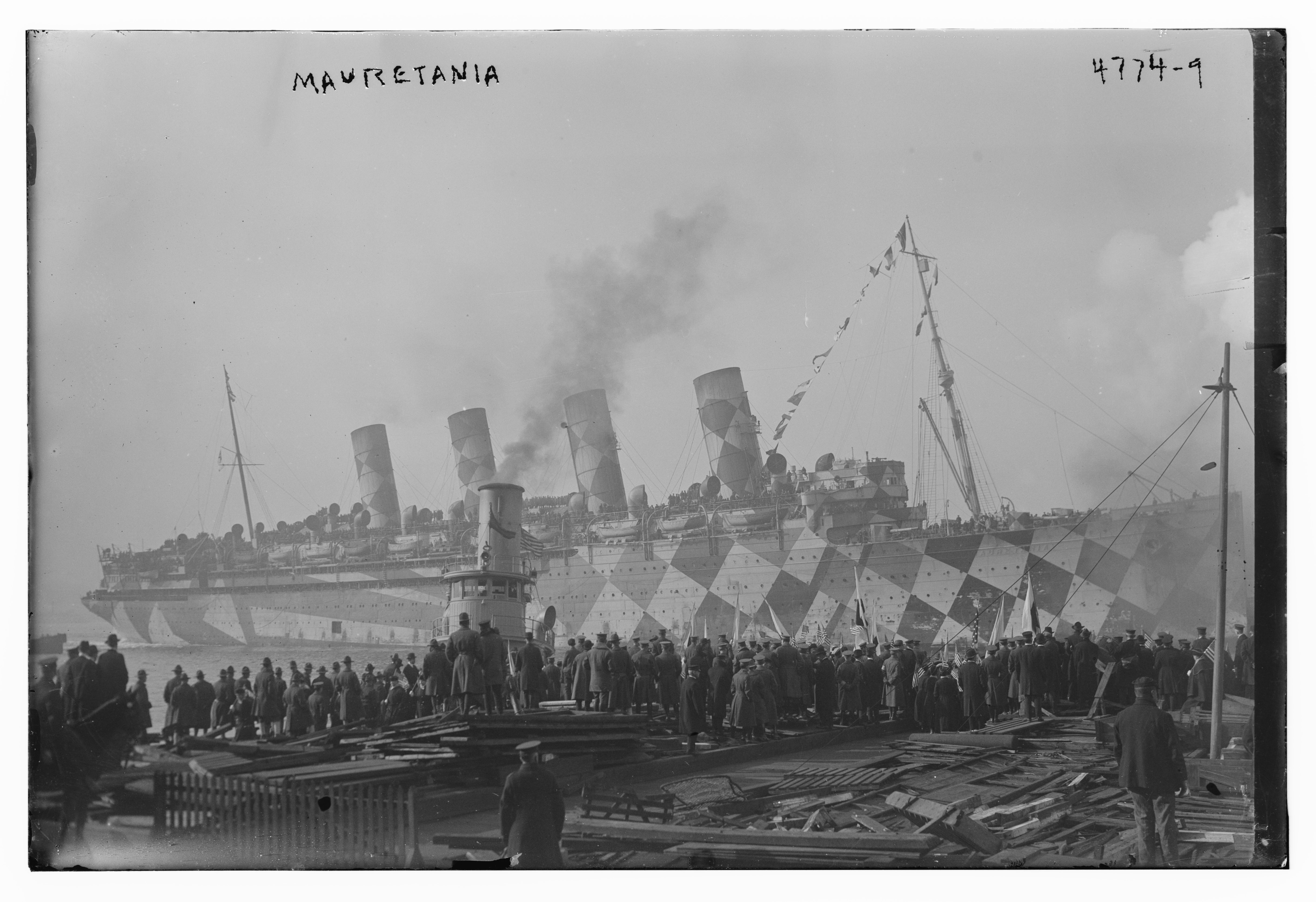 Mauritania ship at dock