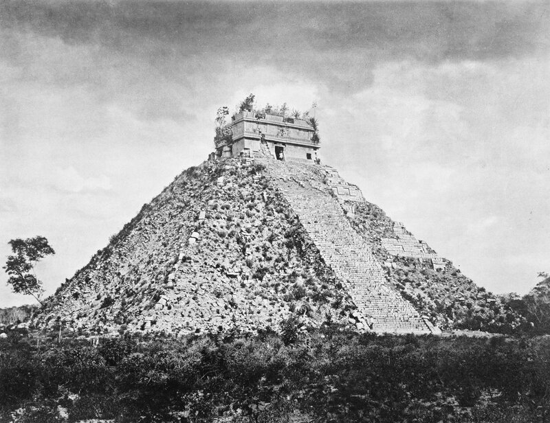 Mayan pyramid at Chichén Itzá