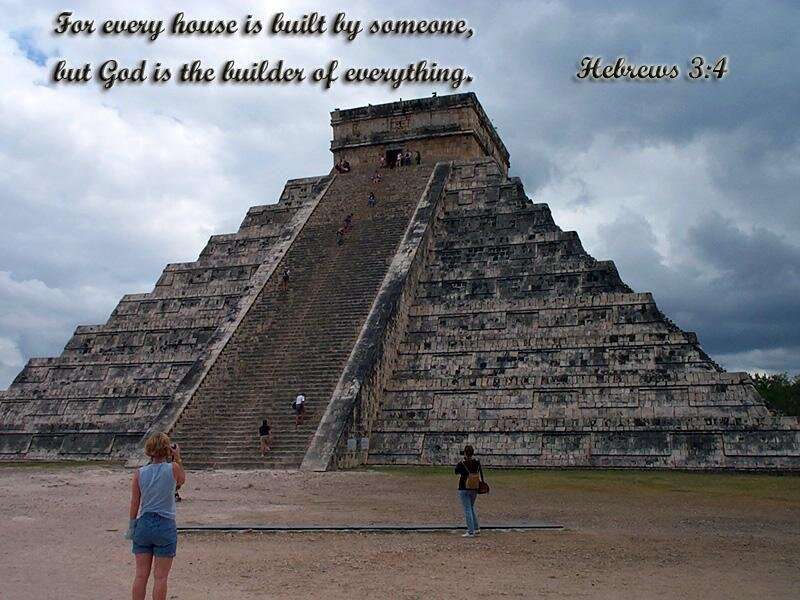 Mayan Pyramid at Chichen Itza — Gray, Dramatic