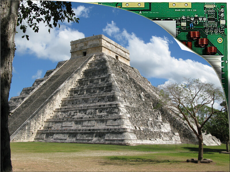 Mayan Pyramid at Chichen Itza — Green, Serene