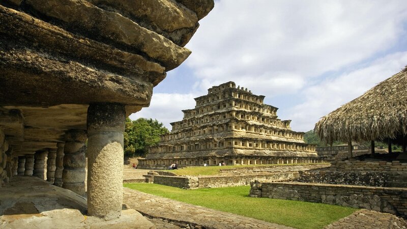 Mayan pyramid at El Tajín