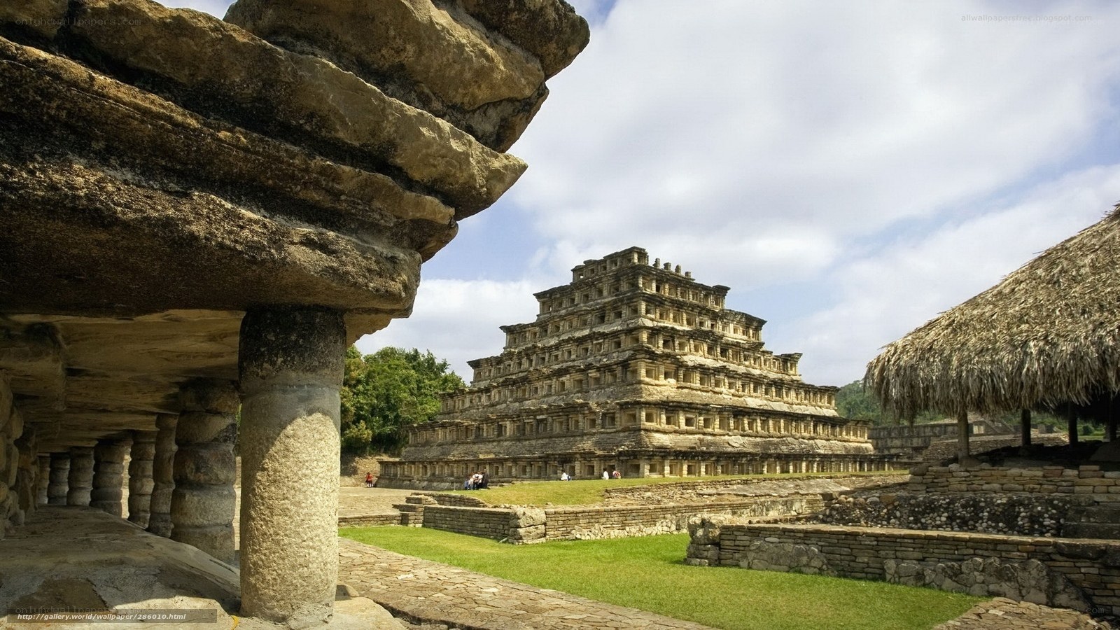 Mayan pyramid at El Tajin