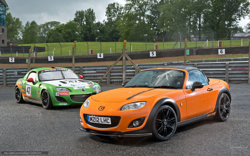 Mazda MX-5 race cars on track