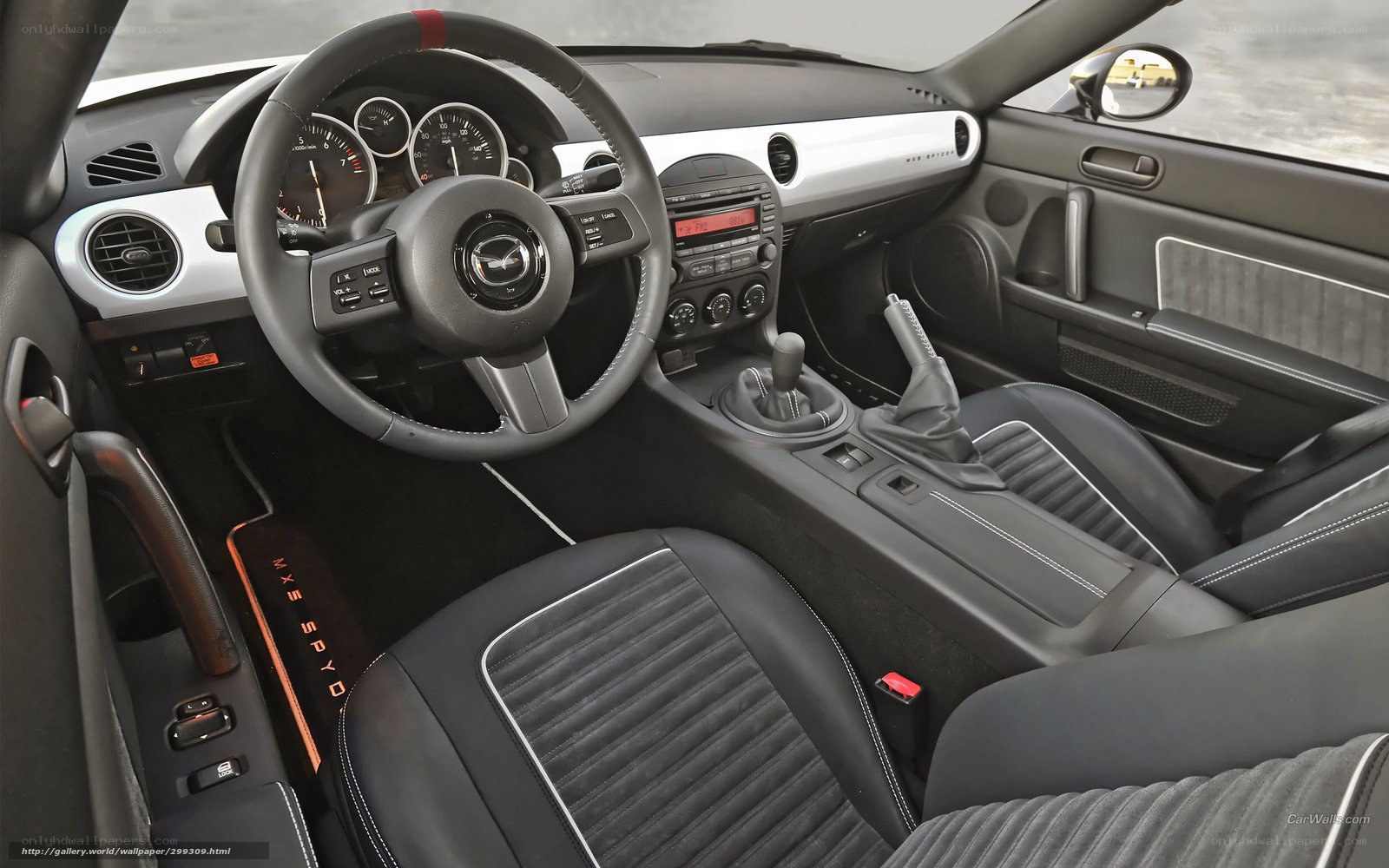 Mazda MX-5 Spyder interior