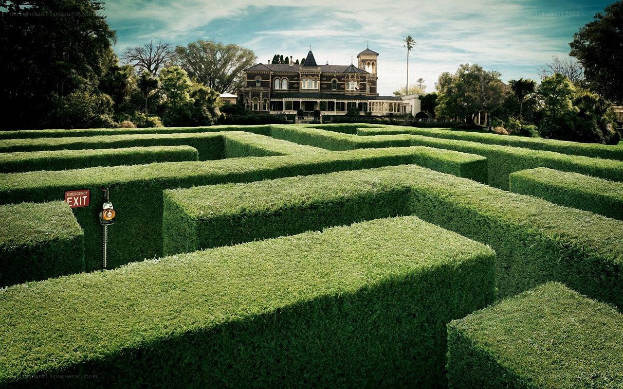 Maze with mansion in background