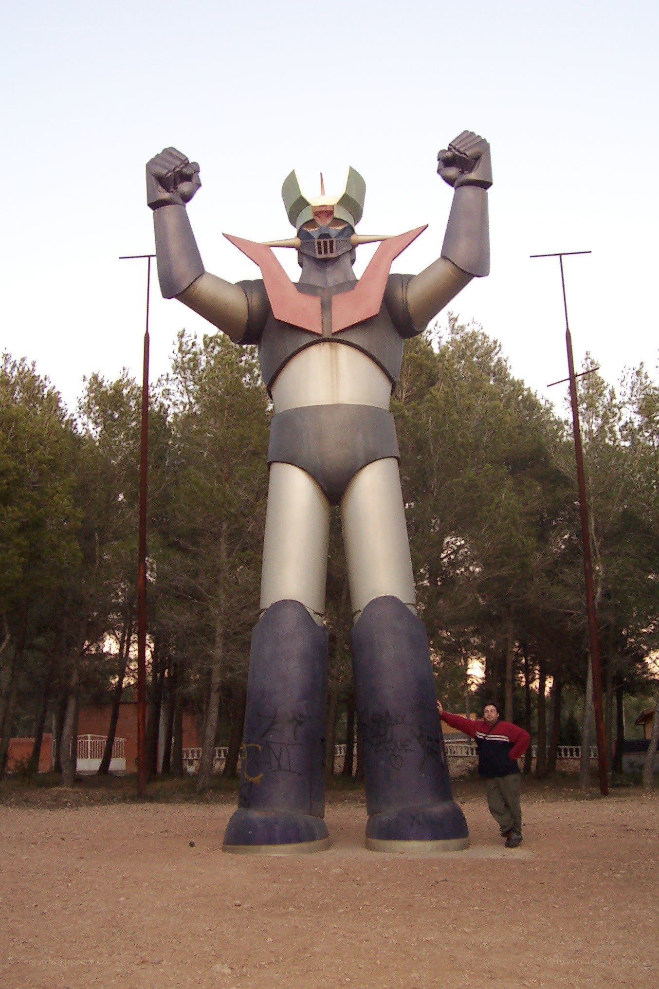 Mazinger Z statue with visitor