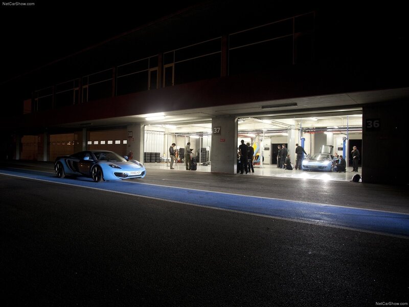 McLaren MP4-12C at night