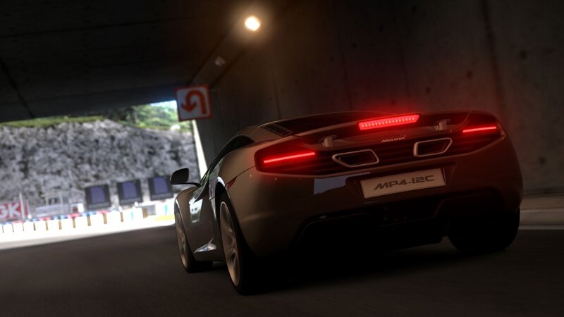 McLaren MP4-12C in tunnel