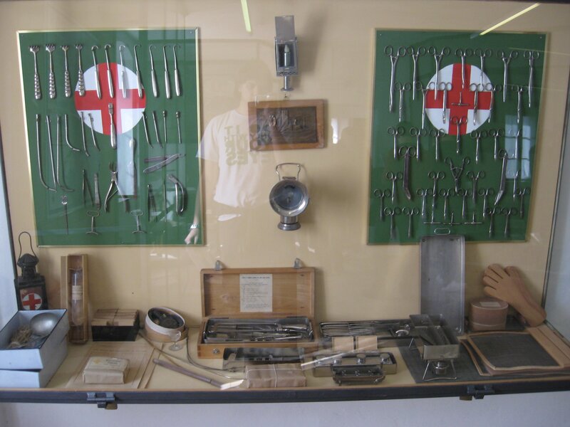 medical instruments display