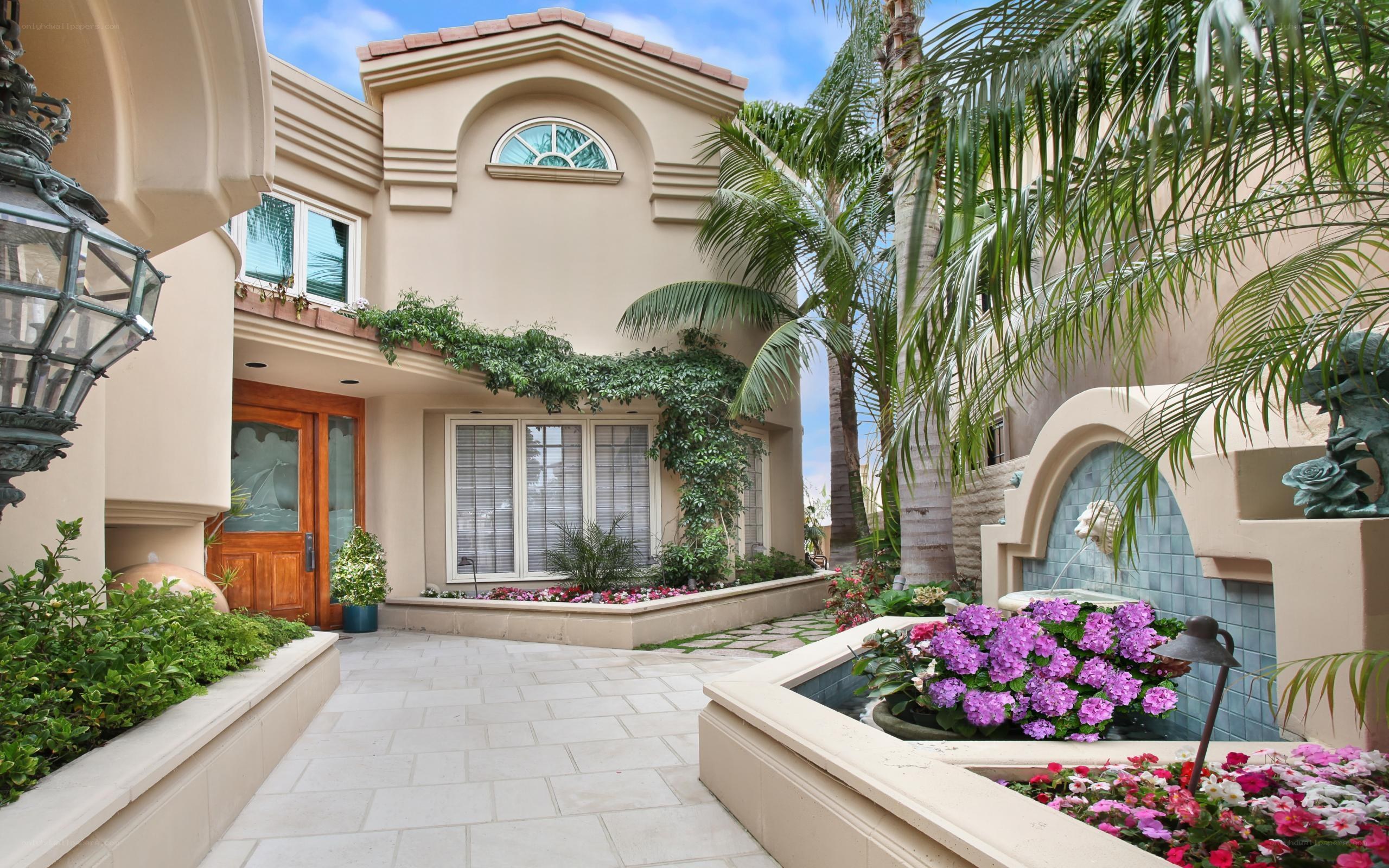 Mediterranean-style home courtyard