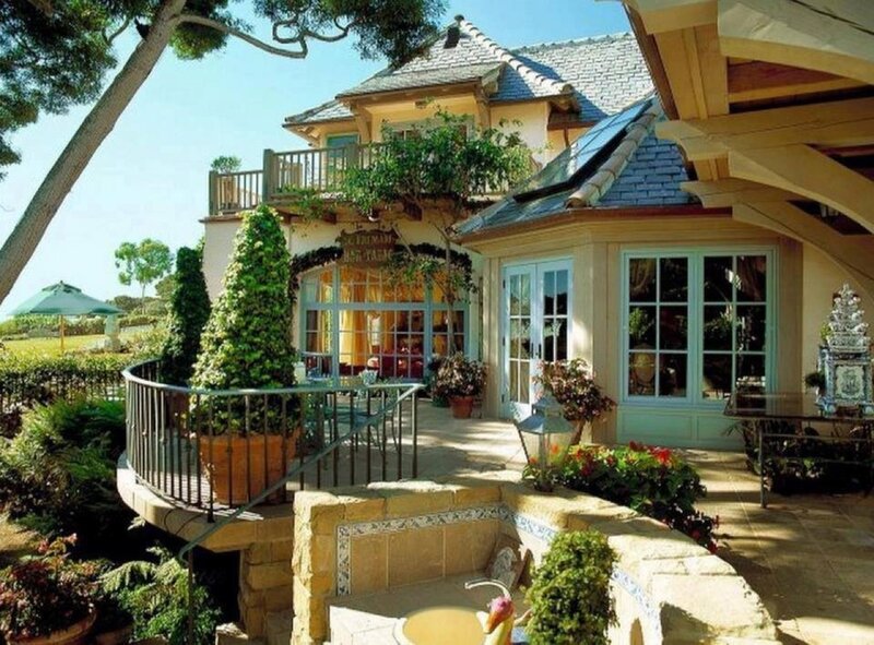 Mediterranean-style House — Beige, Serene
