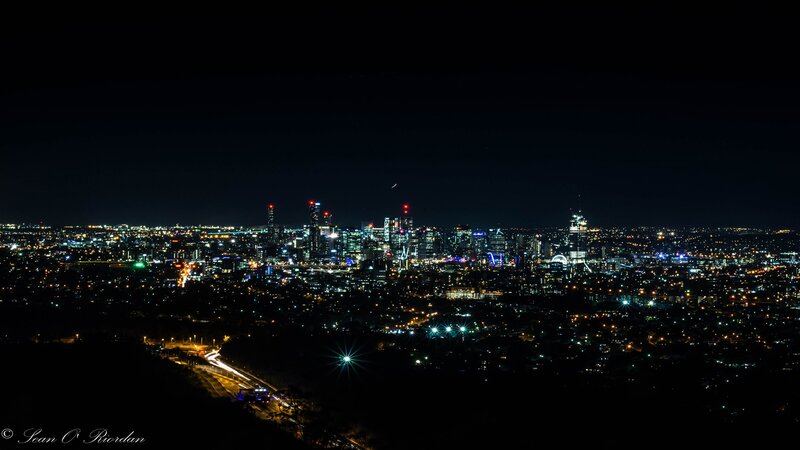Melbourne City Skyline — Black, Dark