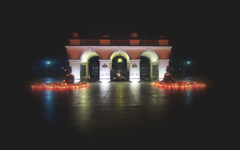 Memorial Arch at Night