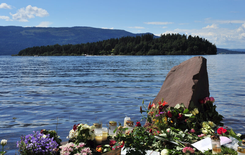 Memorial at Lakeside