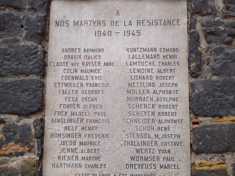 Memorial plaque for resistance martyrs