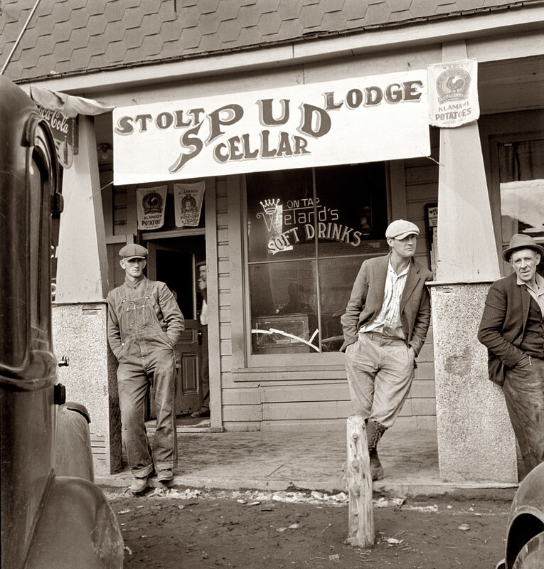Men outside Stolt Spud Lodge