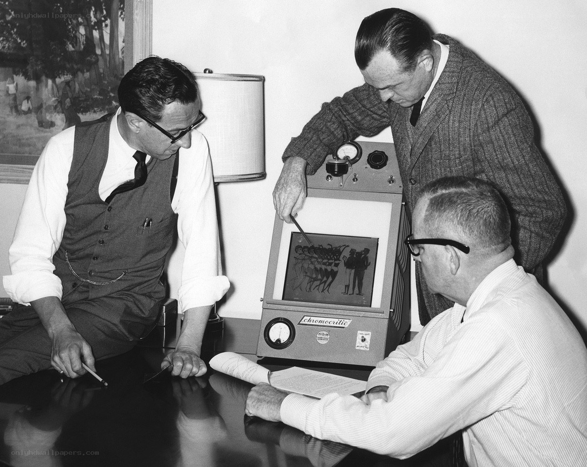 Men using a chromocrit device