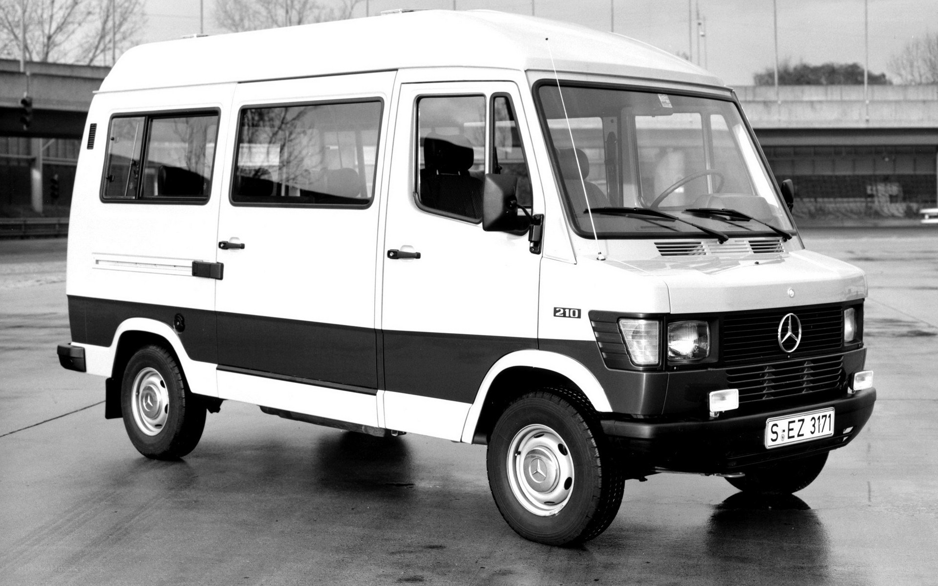 Mercedes-Benz 210 van