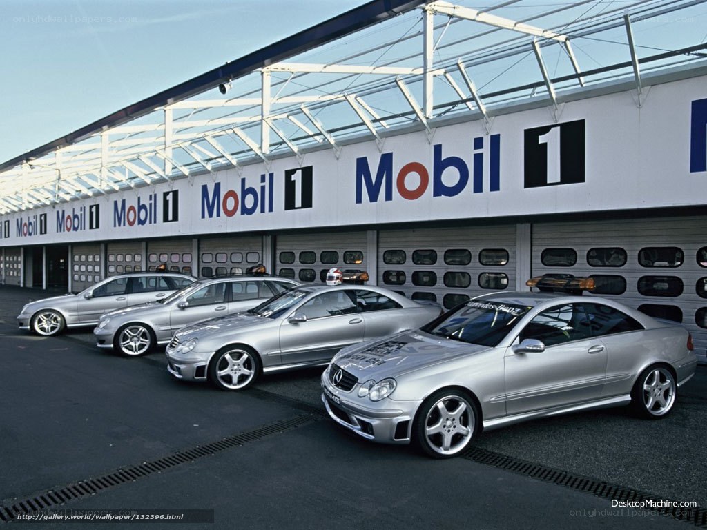 Mercedes-Benz cars at Mobil 1 garage