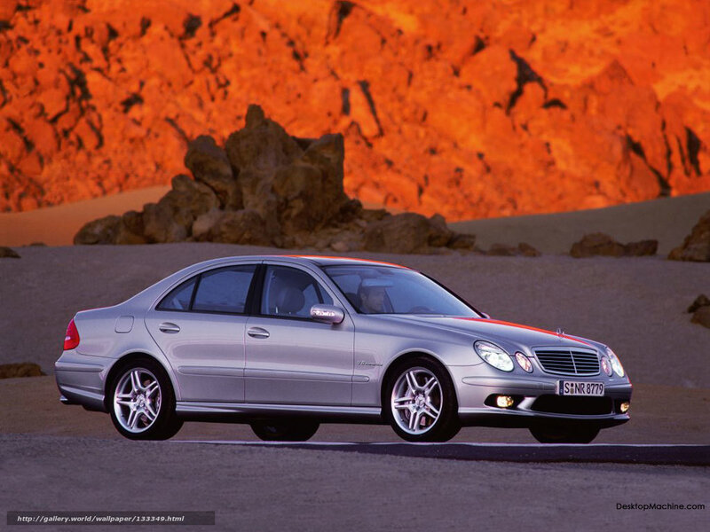 Mercedes-Benz E55 AMG in desert