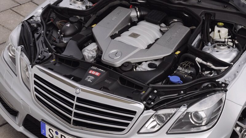 Mercedes-Benz engine bay