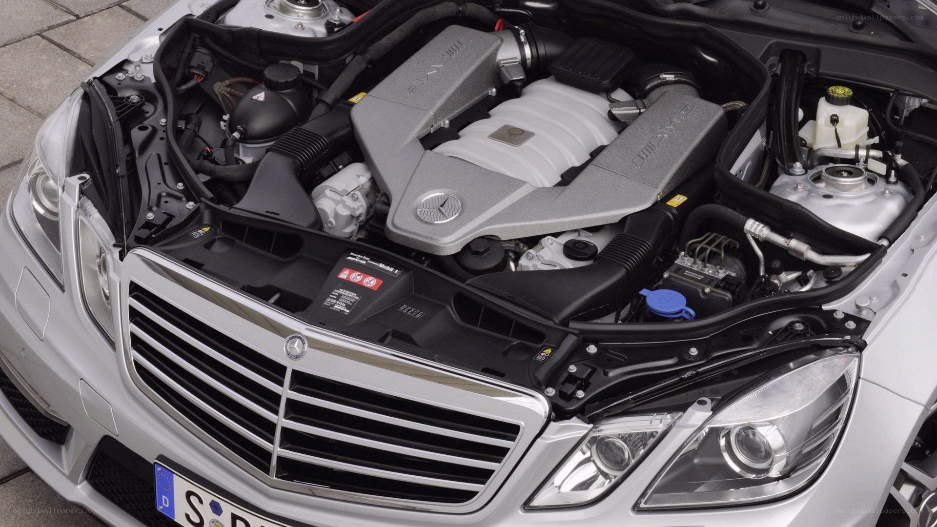 Mercedes-Benz engine bay