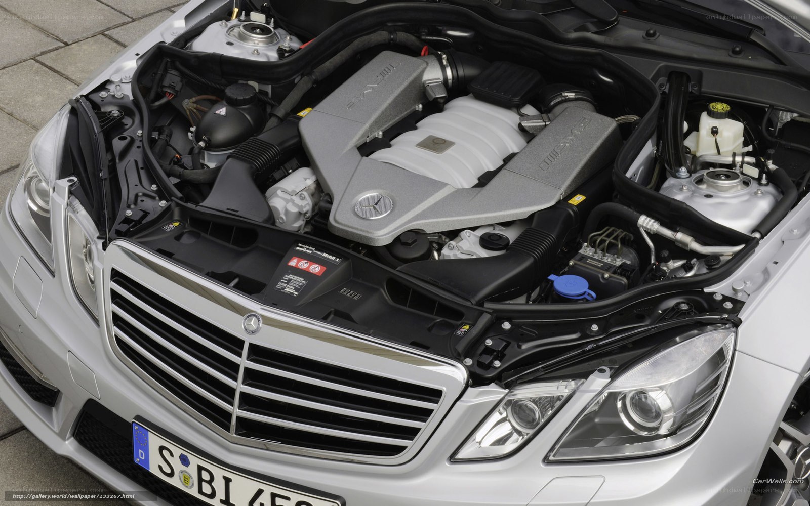 Mercedes-Benz engine bay