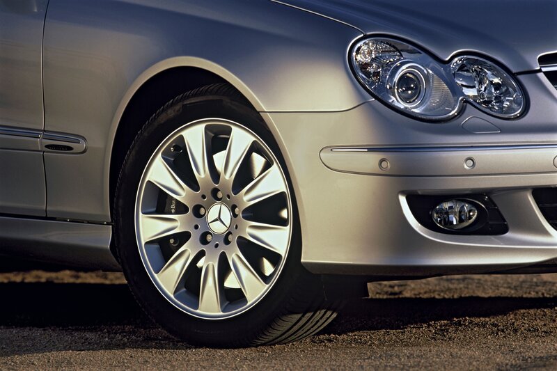 Mercedes-Benz front wheel detail