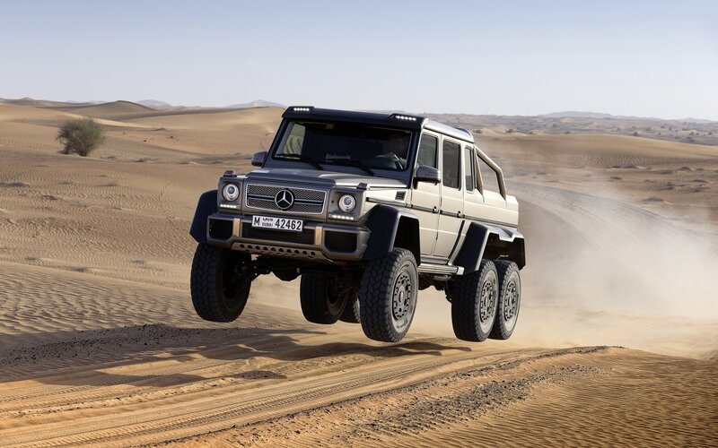 Mercedes-Benz G63 AMG 6x6 in desert