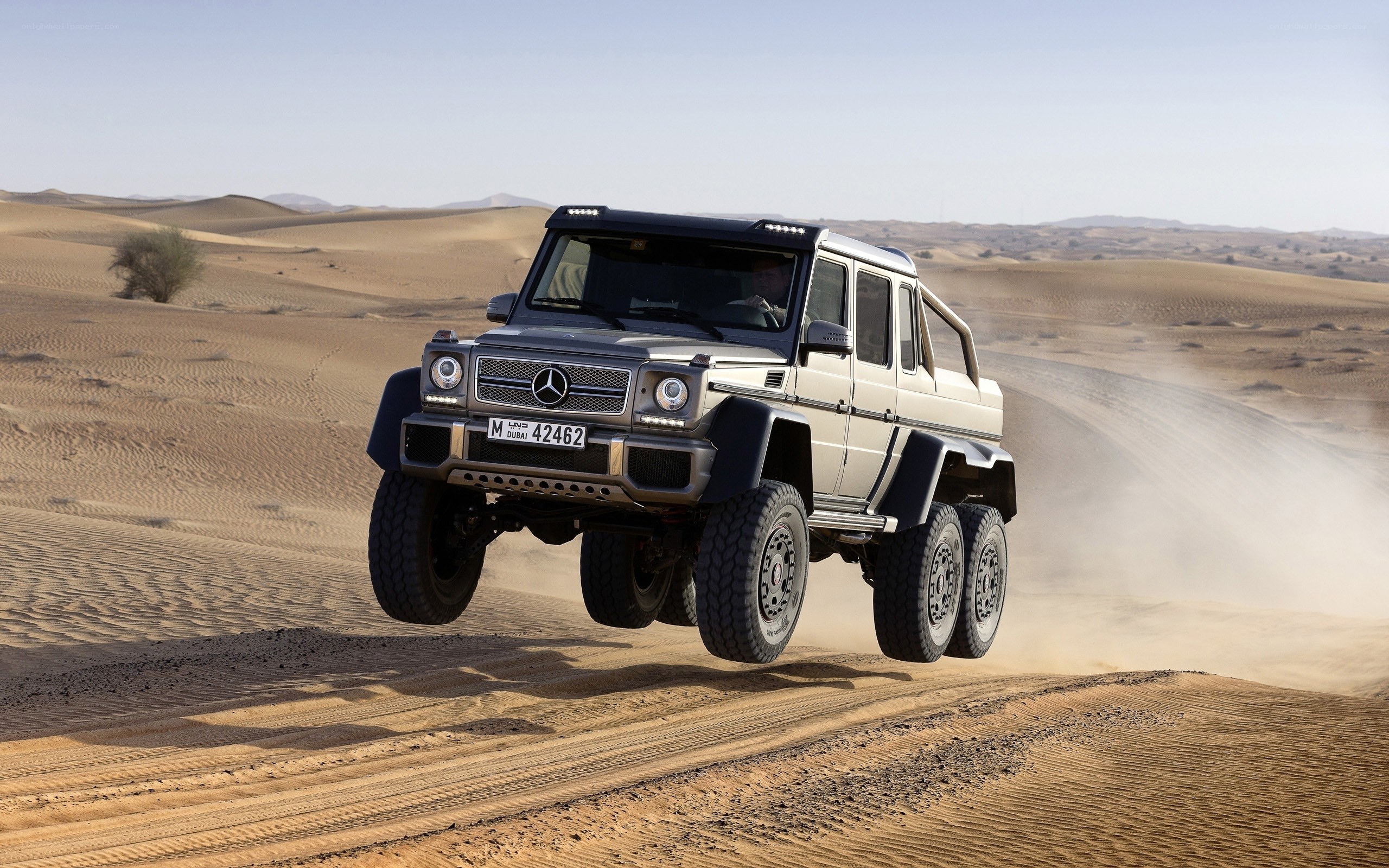 Mercedes-Benz G63 AMG 6x6 in desert