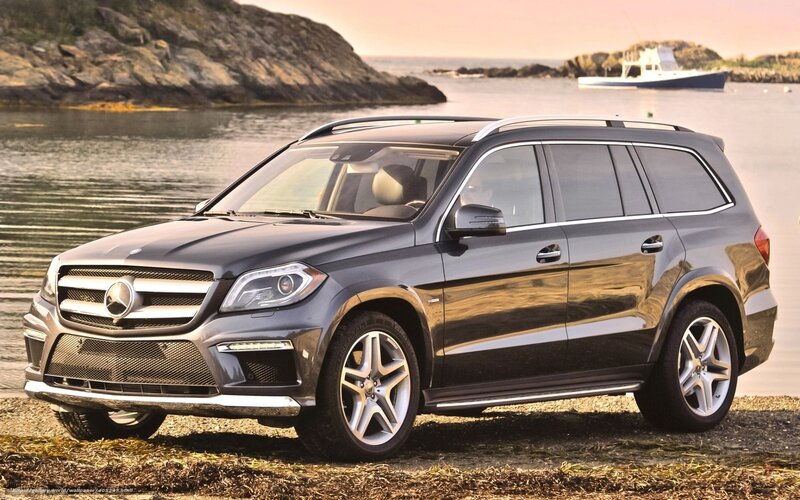 Mercedes-Benz GL-Class by the coast