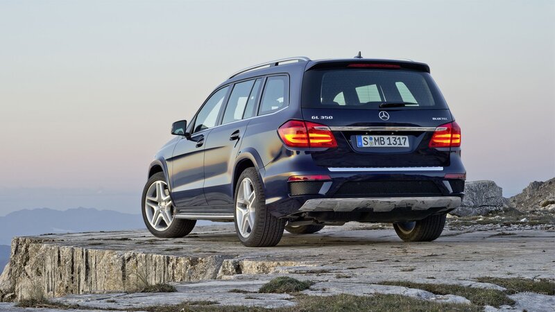 Mercedes-Benz GL350 on a cliff