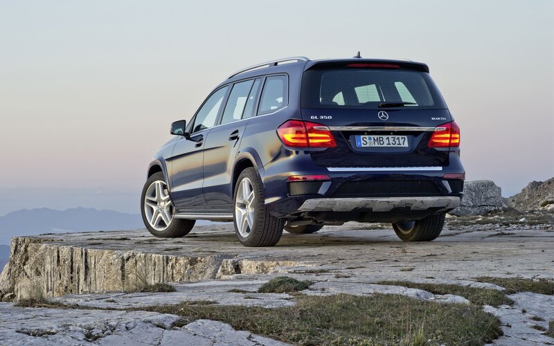 Mercedes-Benz GL350 on a cliff