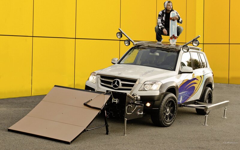 Mercedes-Benz GLE with skate ramp