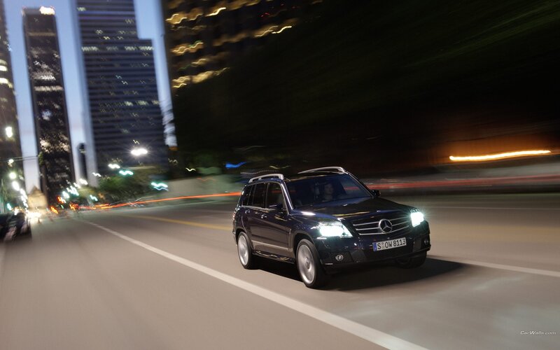 Mercedes-Benz GLK driving at night