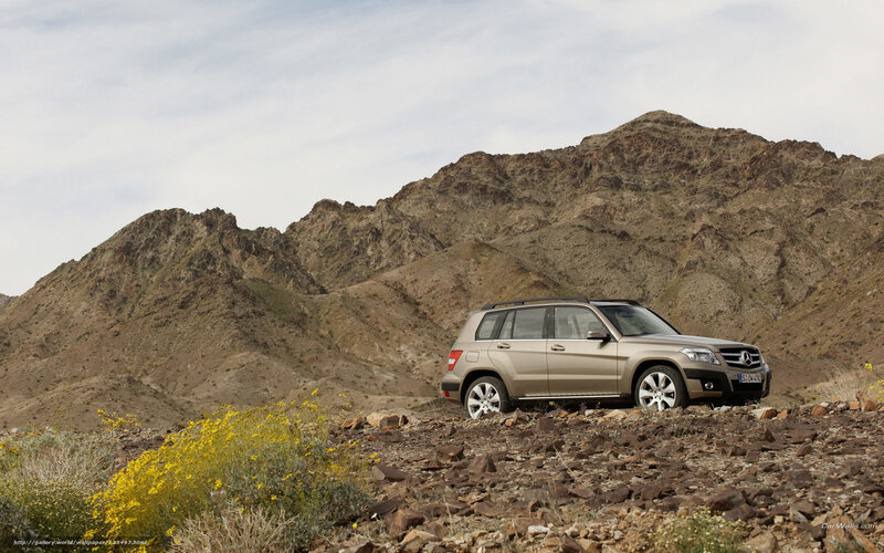 Mercedes-Benz GLK in desert landscape