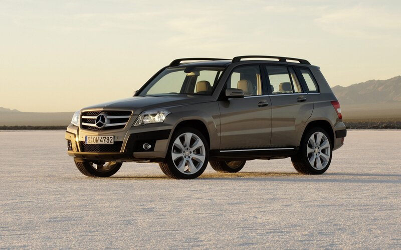 Mercedes-Benz GLK in desert
