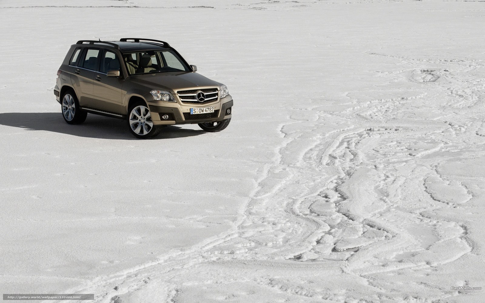 Mercedes-Benz GLK in snow