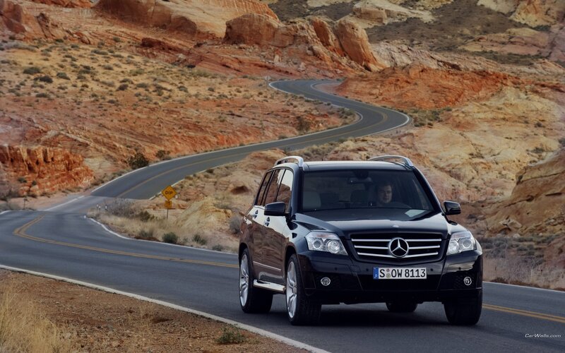 Mercedes-Benz GLK on a desert road